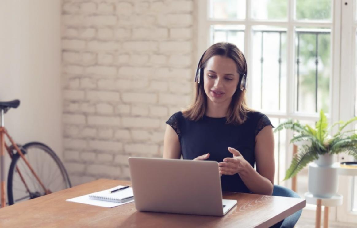 Рабочий процесс команды Caltronex над стратегией продвижения